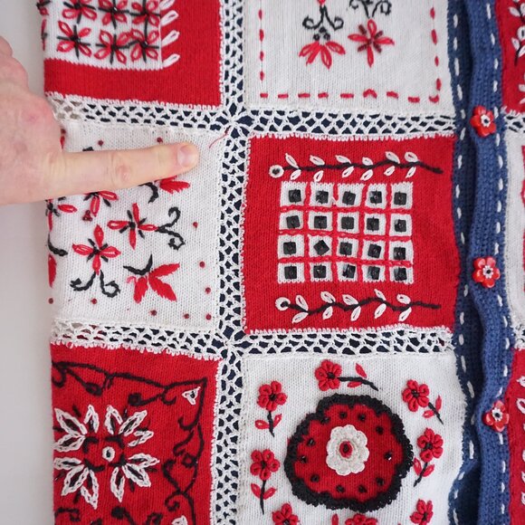 Vintage Storybook Knits Red White Blue Patchwork Embroidered Grandma Cardigan L - Picture 7 of 9